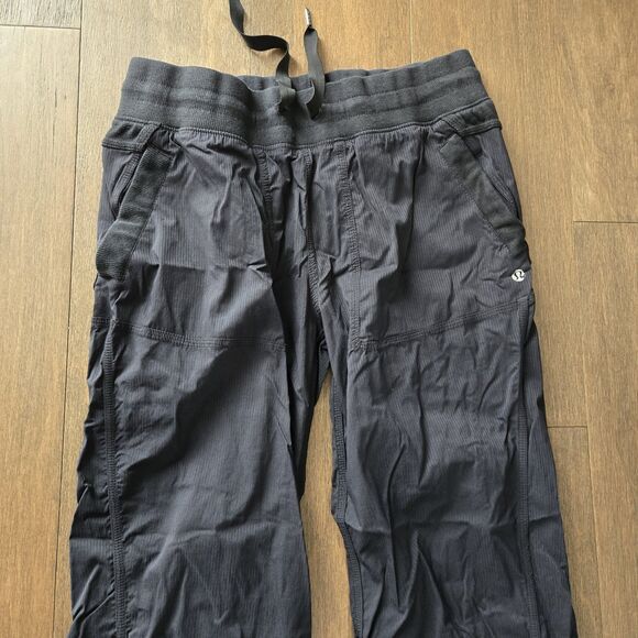 Lululemon Women's Size 6 Black Dance Studio Linerless Bootcut Synch Hem Pants - Picture 4 of 10